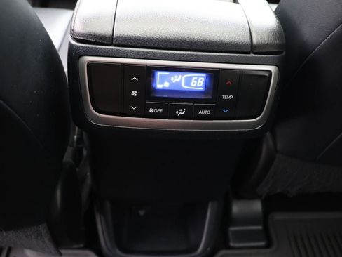 Used 2015 Toyota Highlander XLE image 12