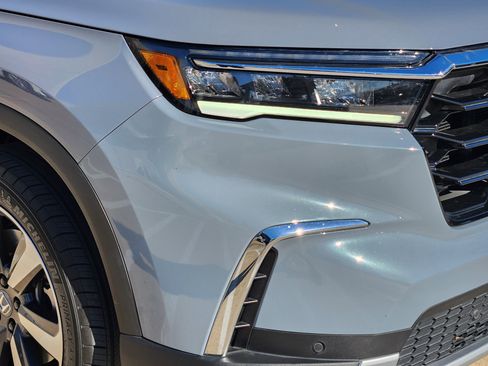 Used 2025 Honda Pilot Touring image 7