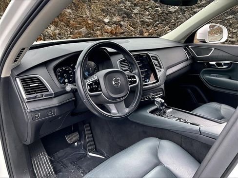 Used 2020 Volvo XC90 T6 Momentum image 11