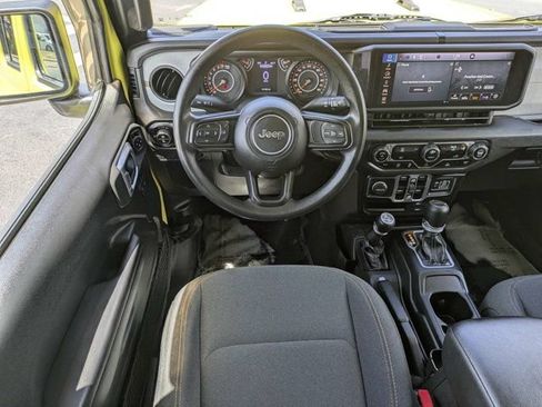 Used 2024 Jeep Gladiator Sport AWD/4WD image 16