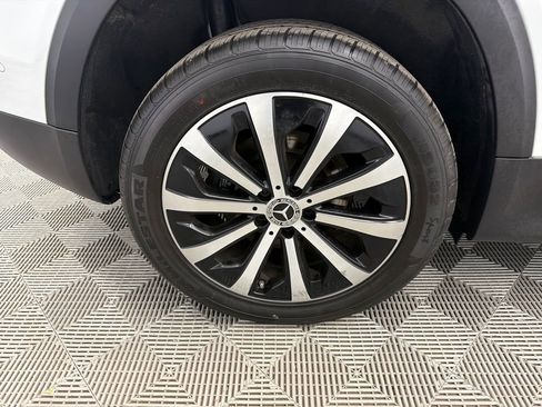 Used 2020 Mercedes-Benz GLB 250 w/ Premium Package image 19