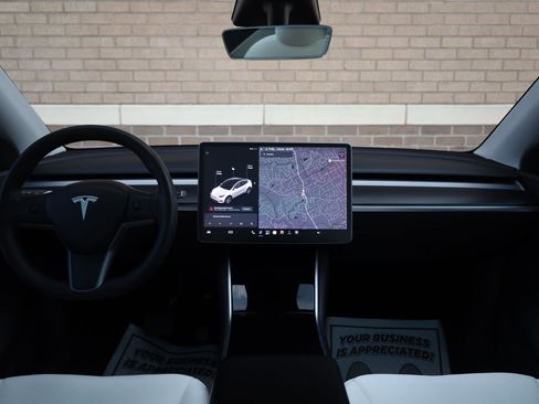 Used 2020 Tesla Model Y Long Range AWD/4WD image 31