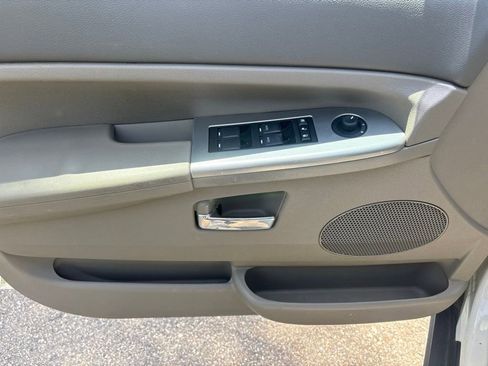 Used 2009 Jeep Grand Cherokee Laredo w/ Sun/Sound Group AWD/4WD image 15