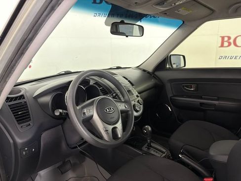Used 2010 Kia Soul + w/ Audio Pkg FWD image 11