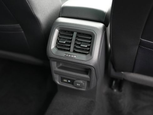 Used 2020 Volkswagen Tiguan SE w/ Panoramic Sunroof Package image 30