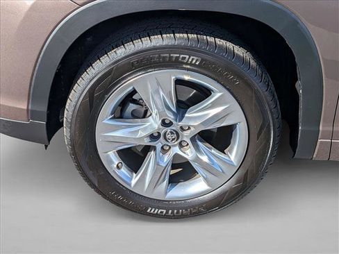 Used 2019 Toyota Highlander Limited image 22