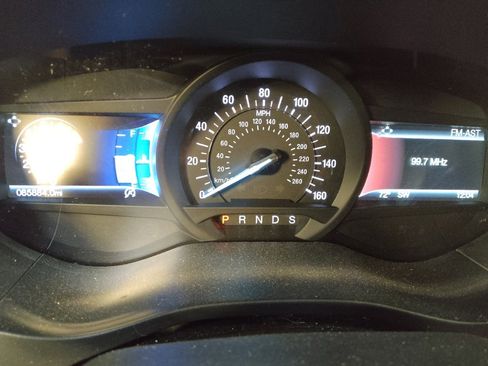 Used 2018 Ford Fusion SE w/ Fusion SE Technology Package FWD image 23