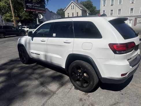 Used 2018 Jeep Grand Cherokee Laredo AWD/4WD image 10