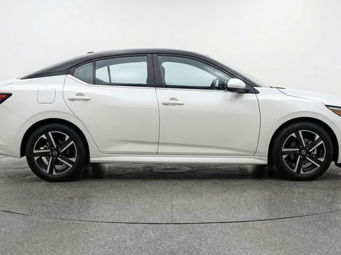 Used 2025 Nissan Sentra SV image 11