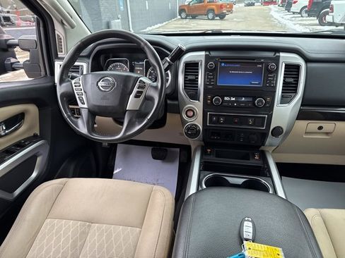 Used 2017 Nissan Titan SV image 11