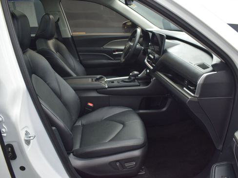 Used 2025 Toyota Grand Highlander AWD Hybrid image 10