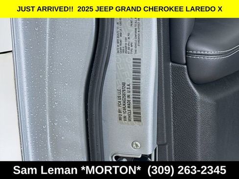 New 2025 Jeep Grand Cherokee L Laredo image 32