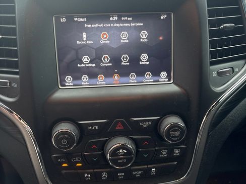 Used 2019 Jeep Grand Cherokee Laredo RWD image 15