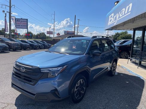 Used 2025 Subaru Forester image 3