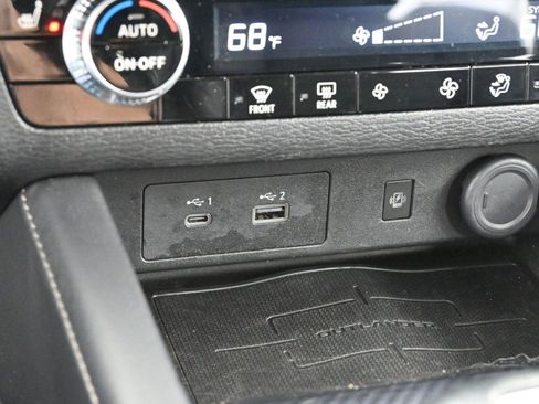 Used 2022 Mitsubishi Outlander SE image 25