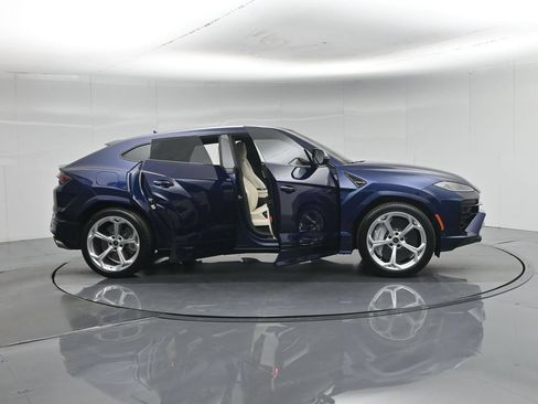 Used 2026 Lamborghini Urus SE AWD/4WD image 3