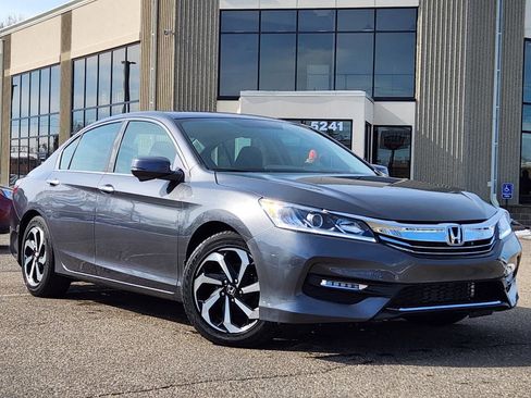 Used 2017 Honda Accord EX image 25