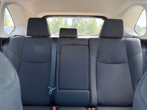 Used 2021 Toyota RAV4 LE AWD/4WD image 18