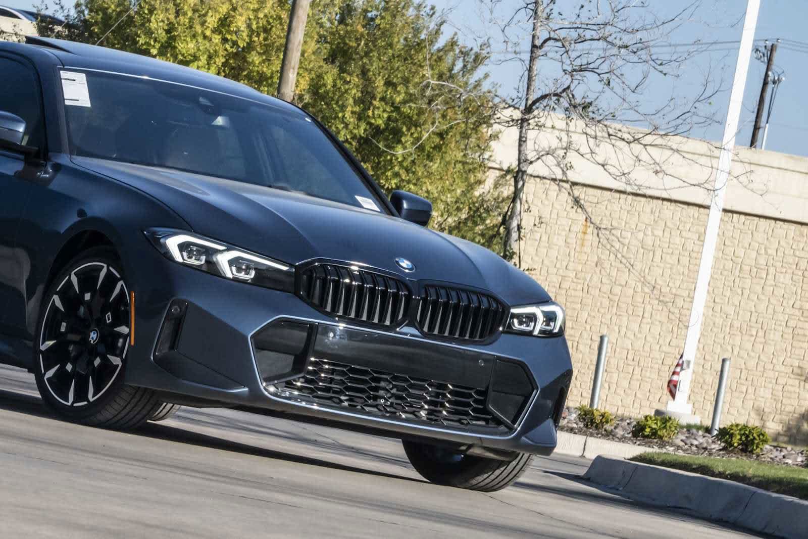 Used 2026 BMW 330i Sedan w/ M Sport Package RWD image 3