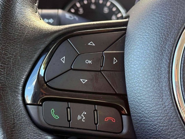Certified 2020 Jeep Renegade Altitude AWD/4WD image 23