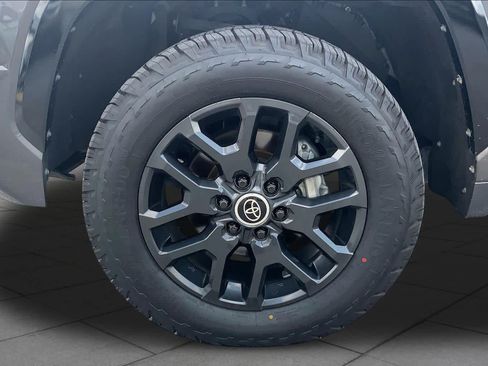 Used 2024 Toyota Tundra Platinum AWD/4WD image 11