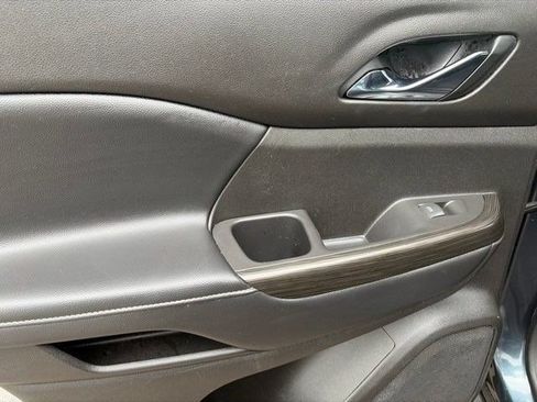 Used 2019 GMC Acadia SLT w/ LPO, Floor Liner Package FWD image 34