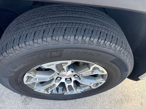 Used 2025 GMC Sierra 1500 SLT image 6