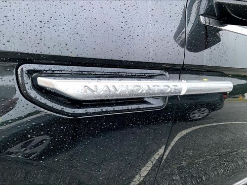 Used 2018 Lincoln Navigator Select w/ Technology Package RWD image 10