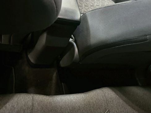 Used 2025 Nissan Kicks SV AWD/4WD image 27