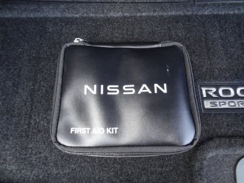 Used 2022 Nissan Rogue Sport SV w/ Technology Package image 5