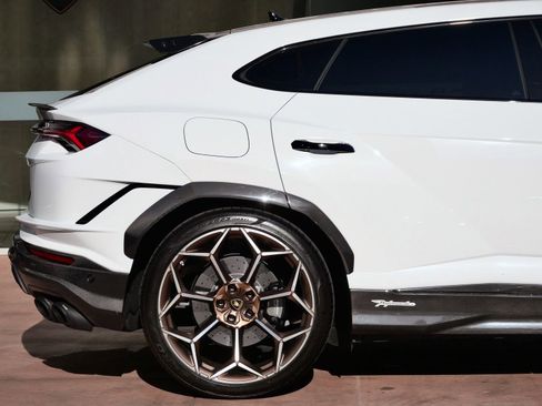 Used 2024 Lamborghini Urus Performante image 24