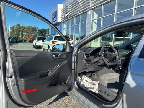 Used 2022 Hyundai Ioniq SEL image 9