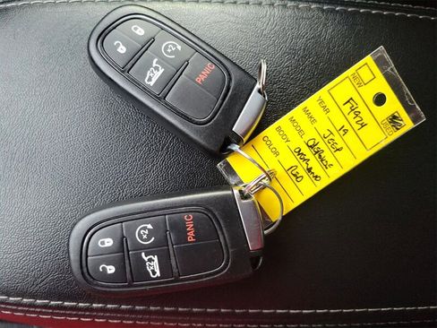 Used 2019 Jeep Cherokee Overland w/ Technology Group image 27