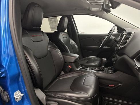Used 2019 Jeep Cherokee Trailhawk w/ Cold Weather Group AWD/4WD image 28