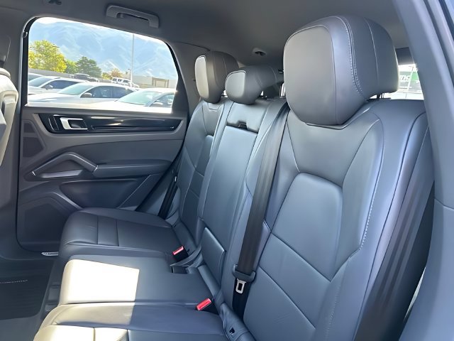 Used 2021 Porsche Cayenne AWD/4WD image 17