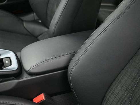 Certified 2025 Porsche 911 Carrera T RWD image 21