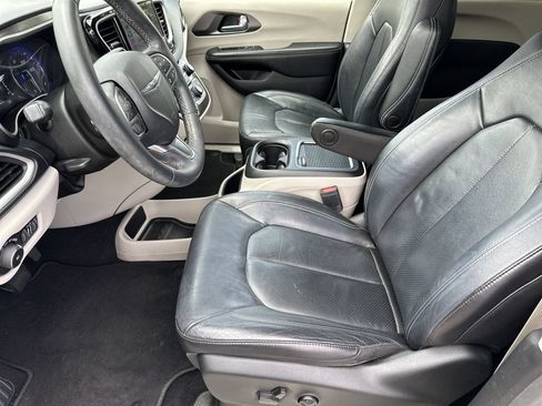 Certified 2022 Chrysler Pacifica Touring-L FWD image 14