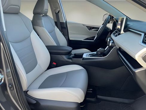 Used 2024 Toyota RAV4 XLE Premium image 19