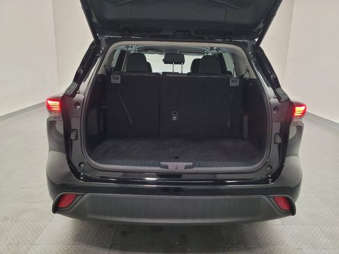 Used 2022 Toyota Highlander LE FWD image 29