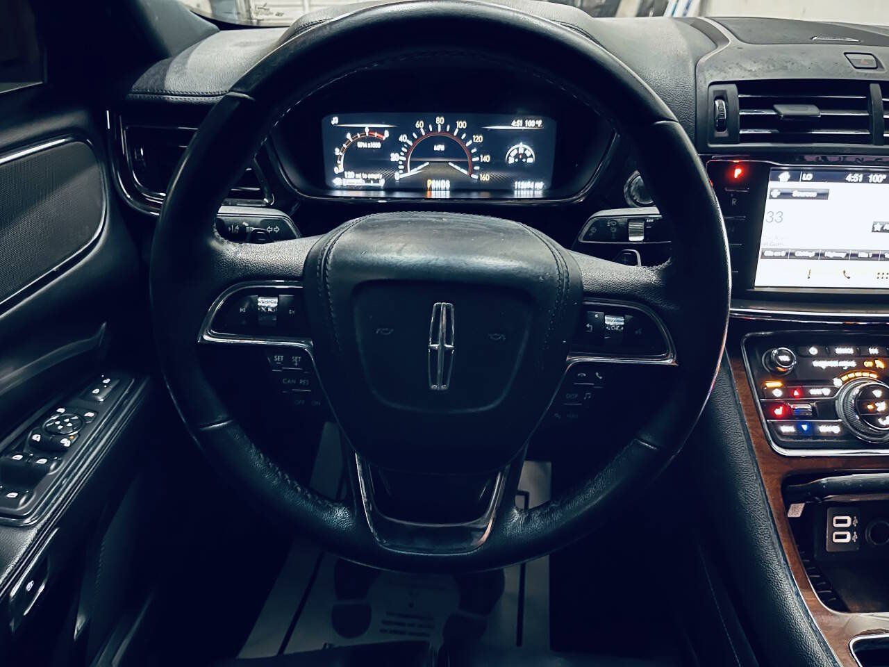 Used 2019 Lincoln Continental Premiere FWD image 31