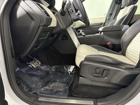 Used 2022 Land Rover Discovery HSE R-Dynamic image 12