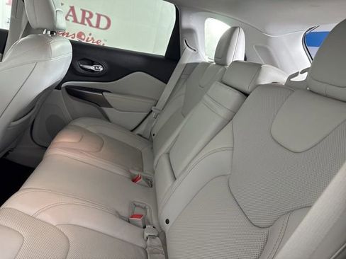 Used 2019 Jeep Cherokee Limited image 13