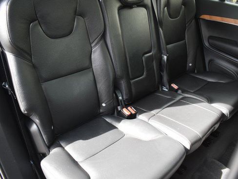 Used 2021 Volvo XC90 T5 Momentum w/ Advanced Package image 29