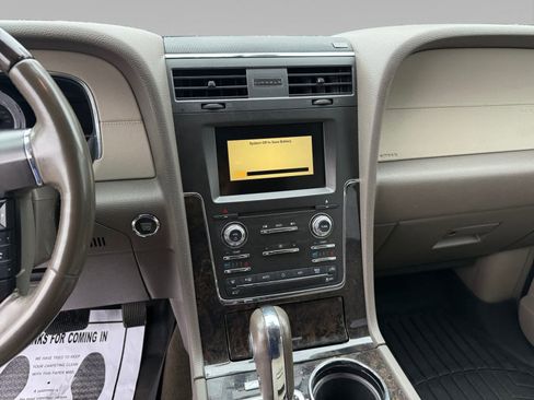 Used 2017 Lincoln Navigator Select image 11