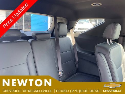 Used 2025 Chevrolet Traverse LT FWD image 10