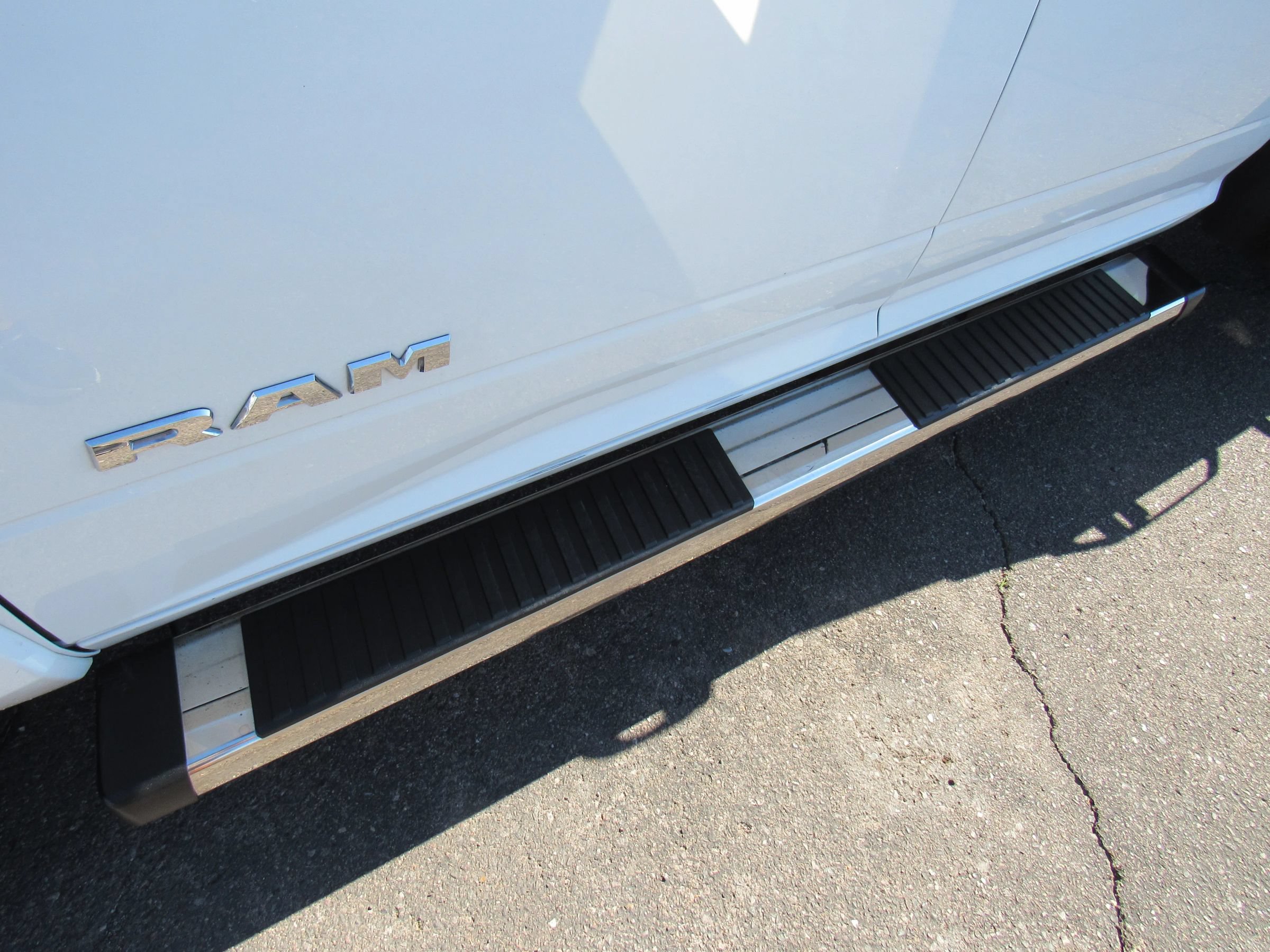 Used 2022 RAM 3500 Laramie AWD/4WD image 18