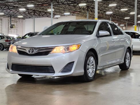Used 2013 Toyota Camry LE FWD image 5