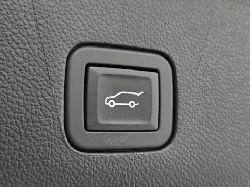 Used 2024 Chevrolet Tahoe LT RWD image 18