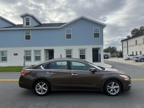 Used 2015 Nissan Altima 2.5 SV w/ Convenience Package FWD image 4