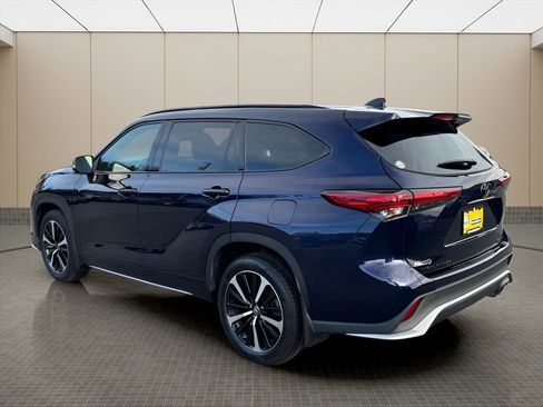 Used 2022 Toyota Highlander XSE image 4